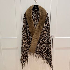 Leopard Print Shawl with Faux Fur Trim​